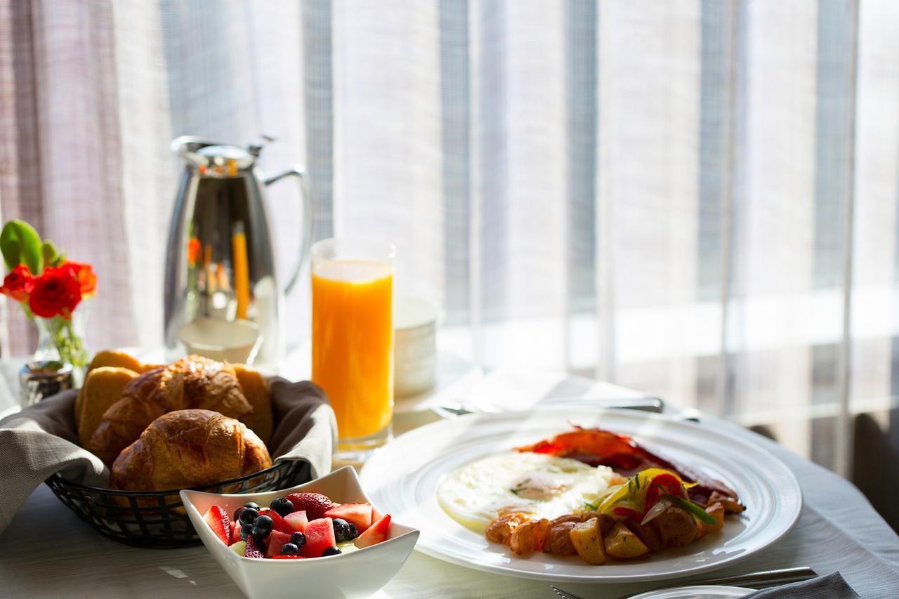 Fraser Suites Μουσκάτ Εξωτερικό φωτογραφία A breakfast at a hotel